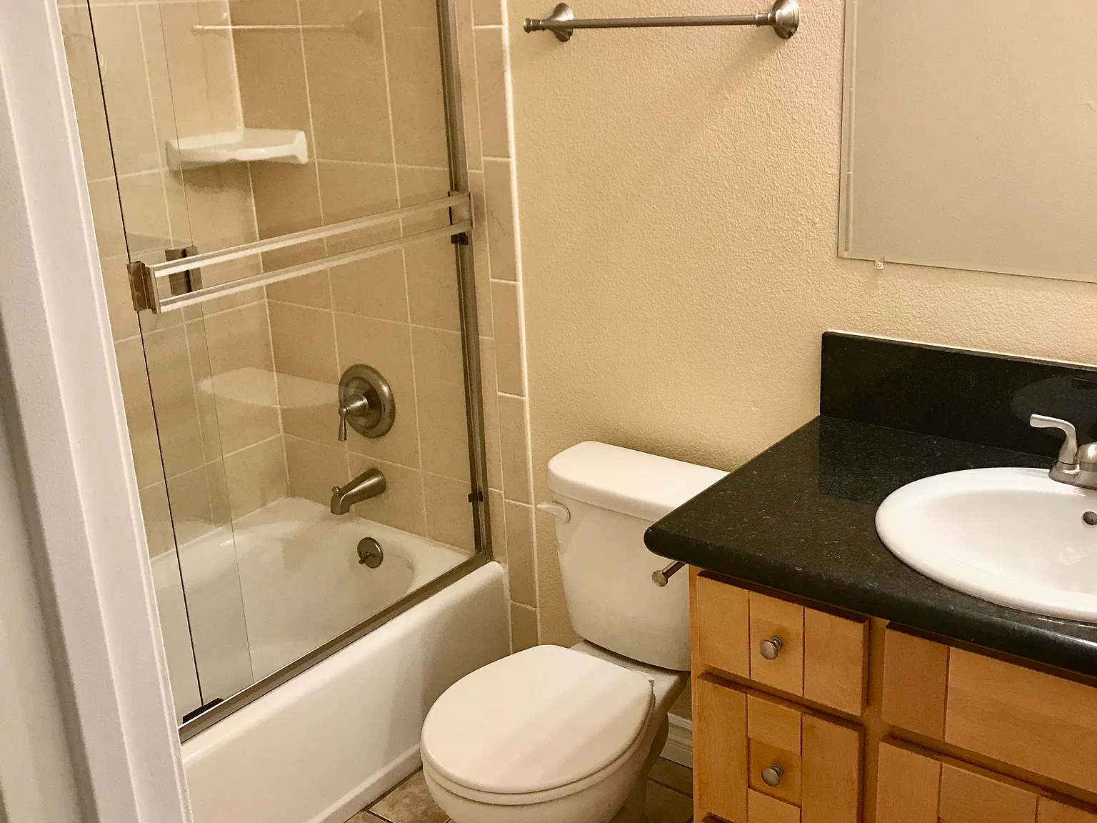 2 bed, 850 sqft, $2,299 — Photo 4