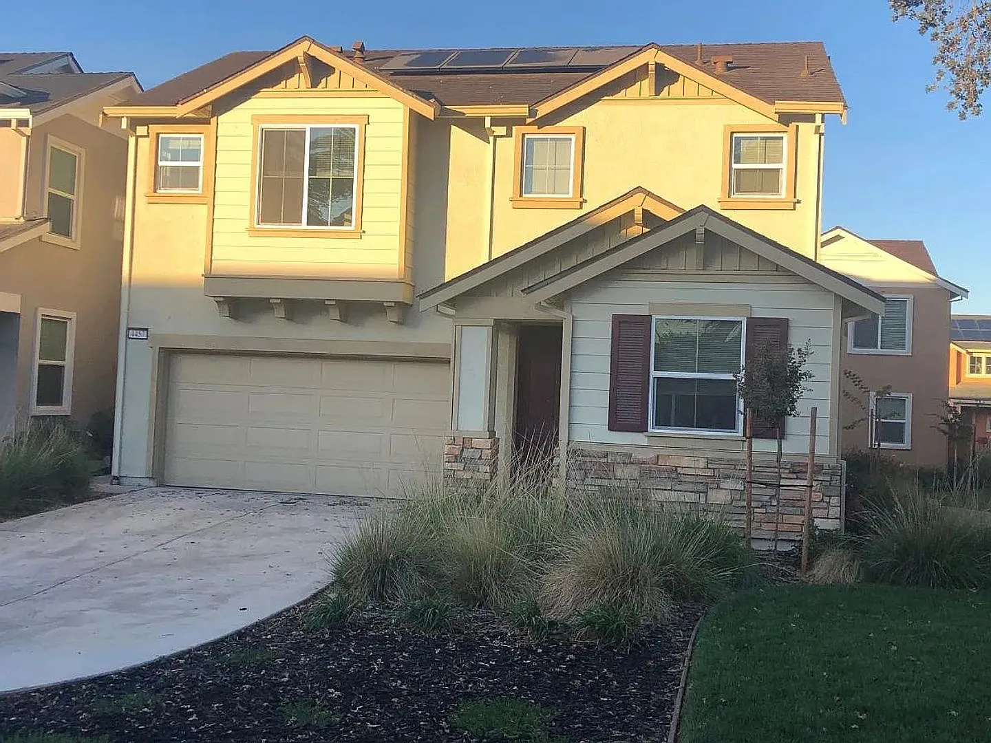 Spacious 4-Bedroom, 3-Bath Home in Gated Community — Photo 1