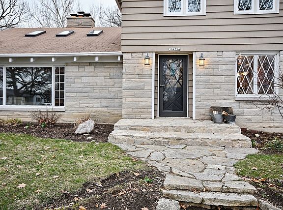 4th image of 38W394 Hilltop Dr