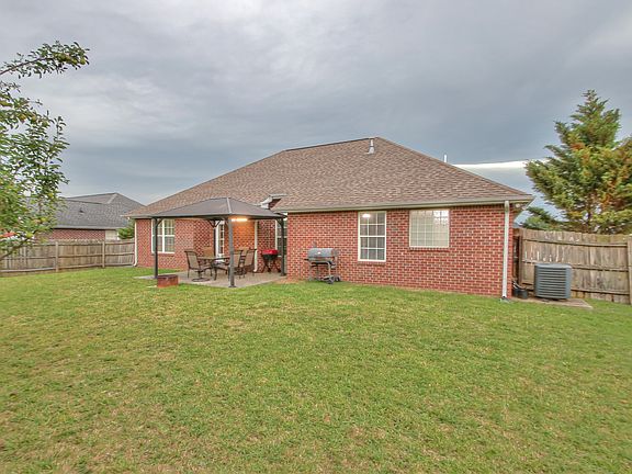 3rd image of 8012 Valencia Dr