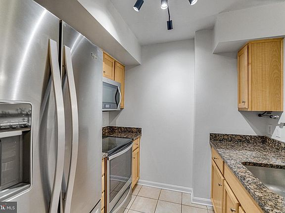 3rd image of 1024 N Utah St APT 522