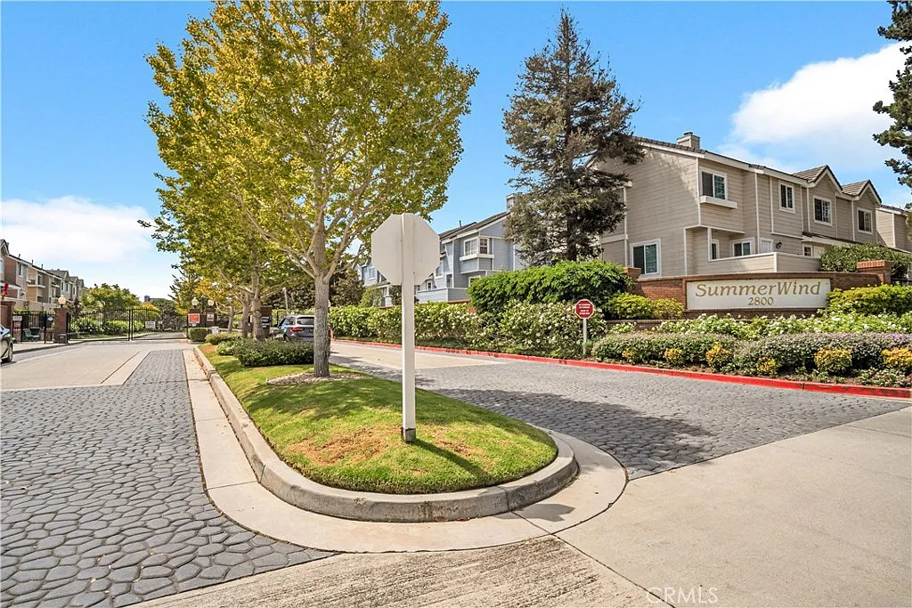 2 bed, 2.5 bath, 1185 sqft, $3,500 — Photo 1