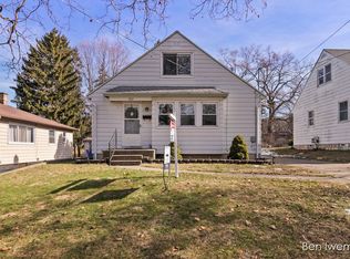 922 Spring Ave NE, Grand Rapids, MI 49503