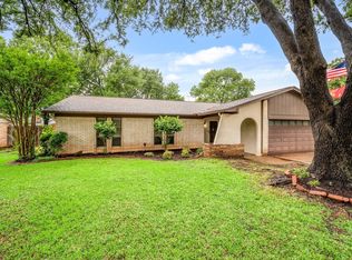 2113 Mountainview Dr, Hurst, TX 76054