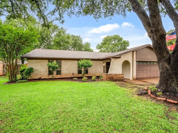 2113 Mountainview Dr, Hurst, TX 76054