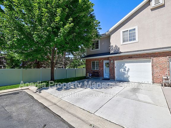 3rd image of 454 E Park Oak Pl #1