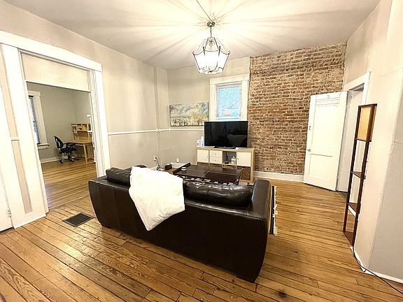 3rd image of 514 Brown St