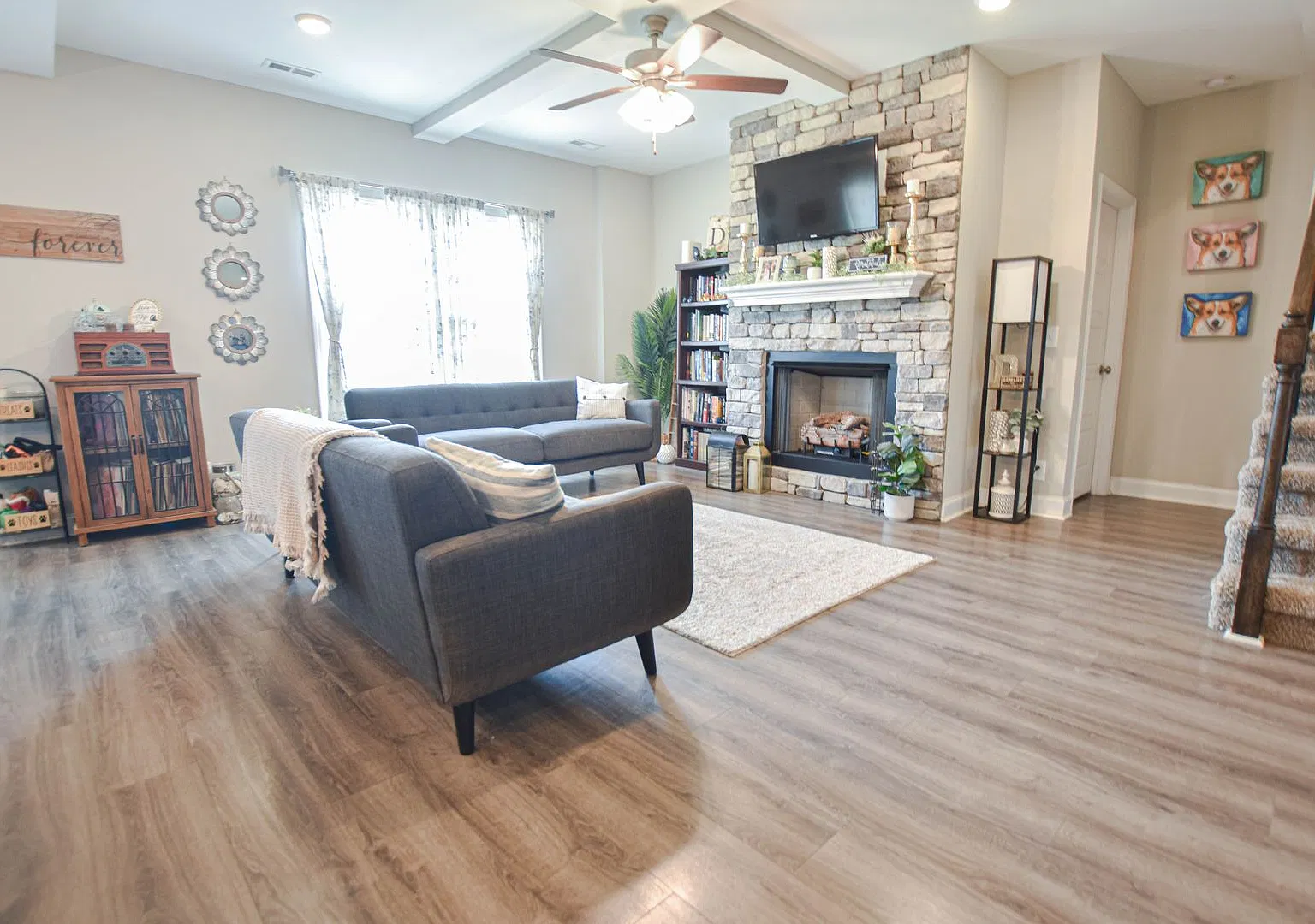Pet Friendly Three Bedroom with Bonus! — Photo 3