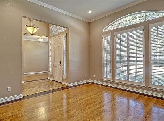3rd image of 1200 Woodvale Dr