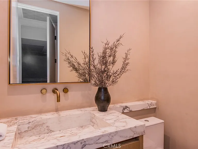 9018 Dorrington Ave — Photo 53