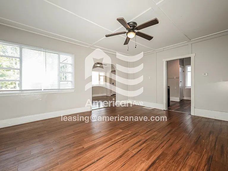 1516437_003_living_room_4.jpg