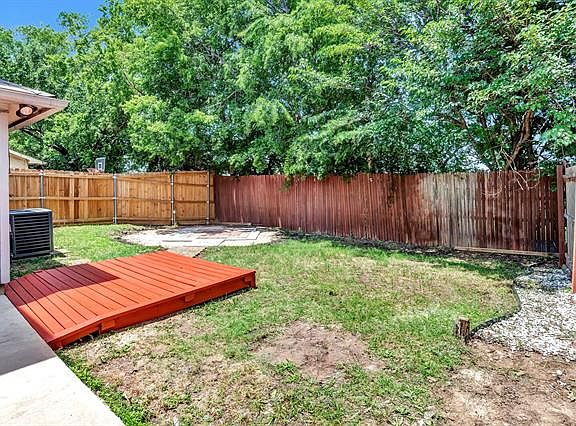 4th image of 1319 Jasmine Dr