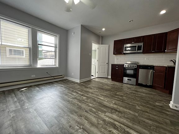 2nd image of 4070G N Kenmore Ave #112