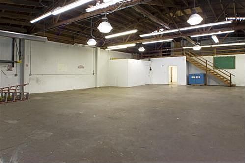 4th image of 727 Airport Blvd