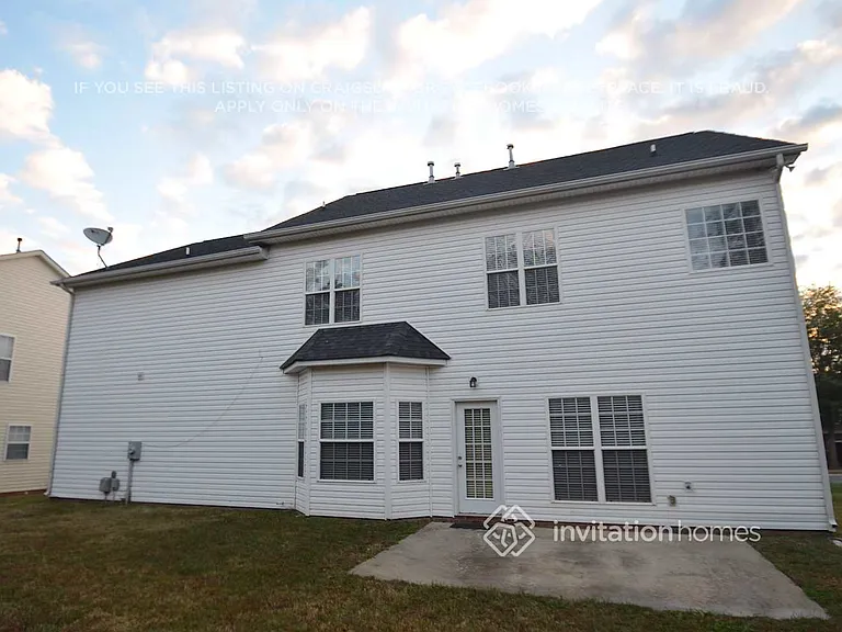 2010 Sentinel Dr — Photo 7
