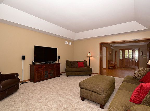 5th image of 780 Duxbury Ln