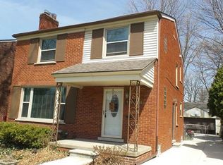 1964 Prestwick Rd, Grosse Pointe Woods, MI 48236