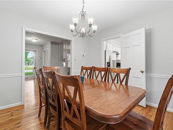 4th image of 533 Kings Grant Rd
