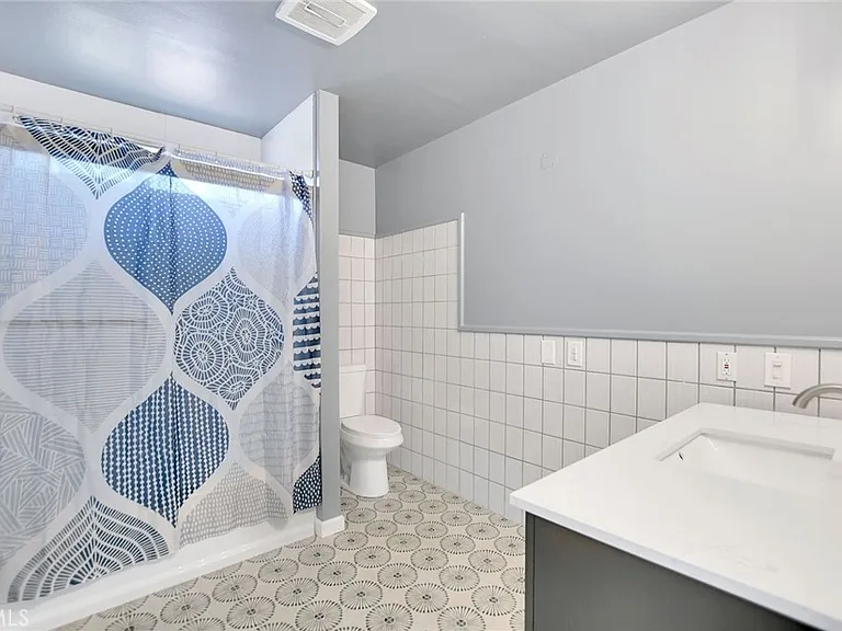 1015 E Walnut Ave — Photo 27