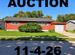 1222 Sunnydell Ln, Norfolk, NE 68701