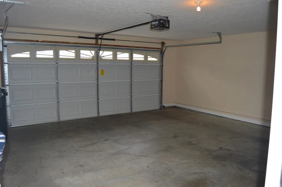 3 bed, 1860 sqft, $2,100 — Photo 4
