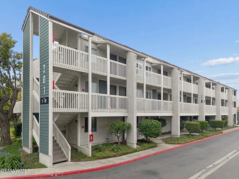 201 S Ventura Rd #7 — Photo 2