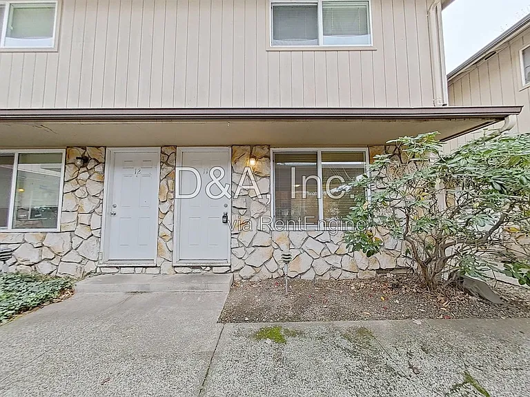 110 NE Conifer Blvd #11 — Photo 1