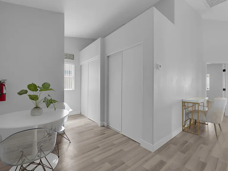 724 Zalataia Way — Photo 8