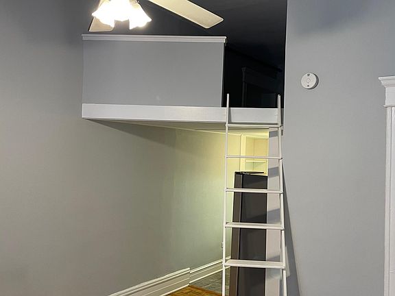 2nd image of 2800 N Pine Grove Ave Unit 1L