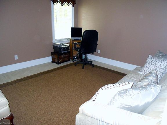 5th image of 3126 Brookforest Dr