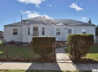966 Braxton St, Uniondale, NY 11553