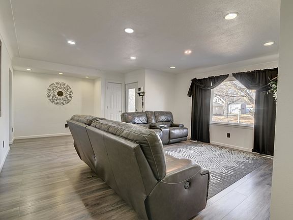 5th image of 214 N 17th St
