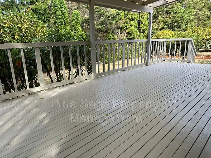 3 bed, 2.0 bath, 1399 sqft, $2,200 — Photo 3