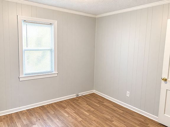 3rd image of 724 Prince Rd