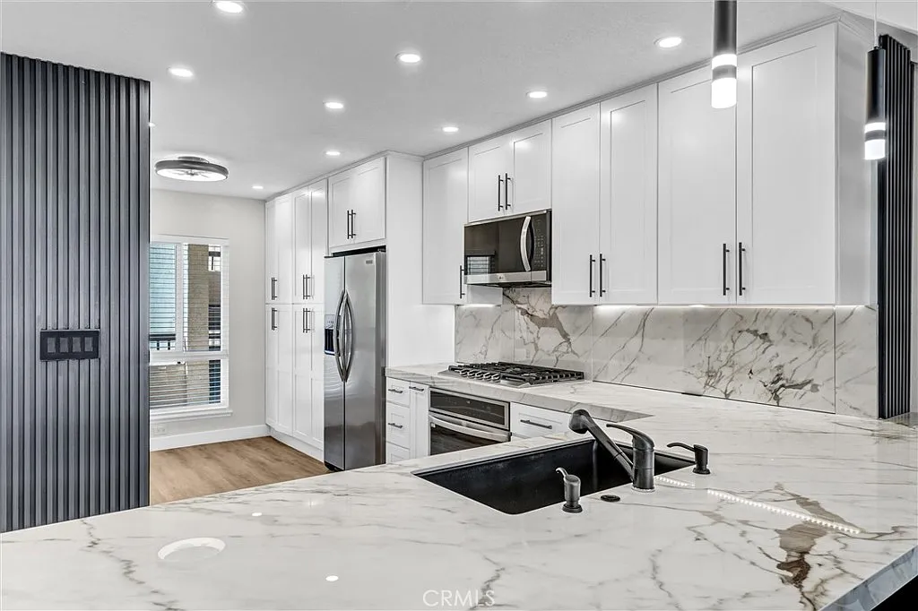 3 bed, 1778 sqft, $6,900 — Photo 4