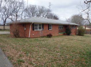 475 Taylor St, Bruceton, TN 38317
