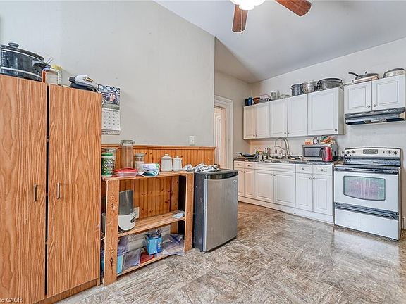 3rd image of 119 Carroll St