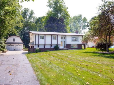 36545 Huron River Dr, New Boston, MI, 48164