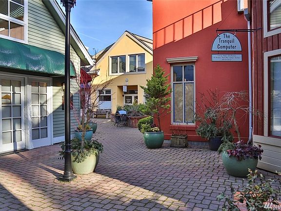 4th image of 221 2nd St #8