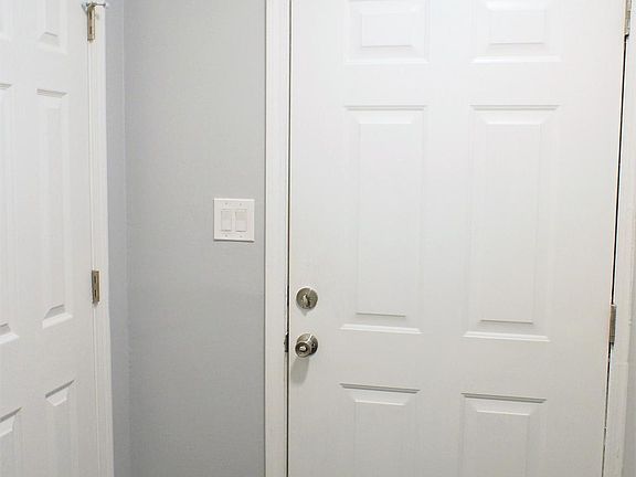 3rd image of 8221 Pineville Matthews Rd APT C