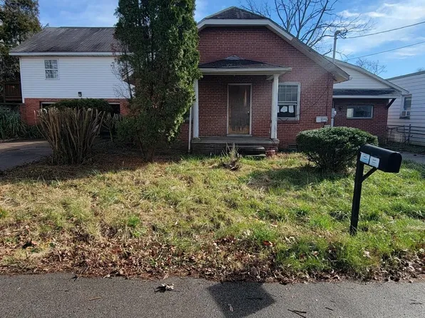 112 Elm St, Dunbar, WV 25064