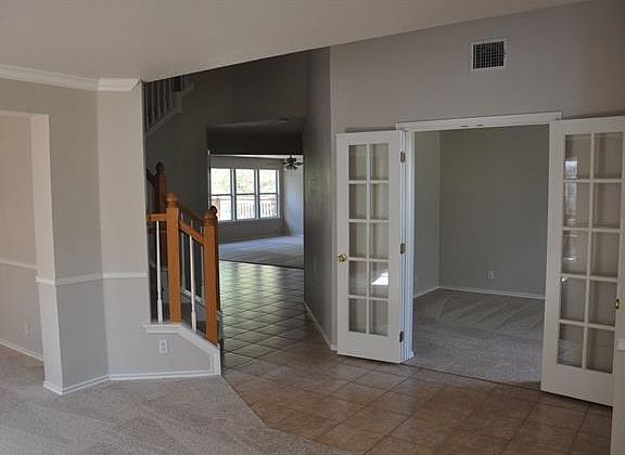 2nd image of 2801 Oakwood Glen Dr