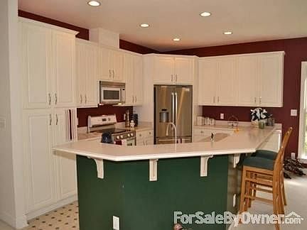 Open floor plan. Great for Entertaining!
						:
						Livingroom: new gas fireplace, trey ceiling, ceiling fan and lots of windows.