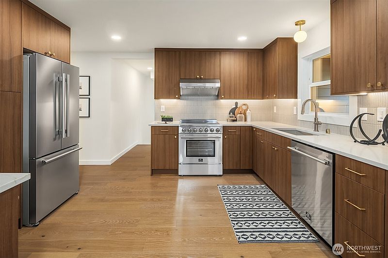 5th image of 4331 NE 57th Street