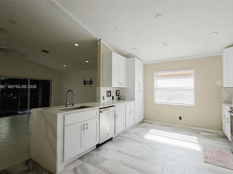 7577 Caprio Dr — Photo 8