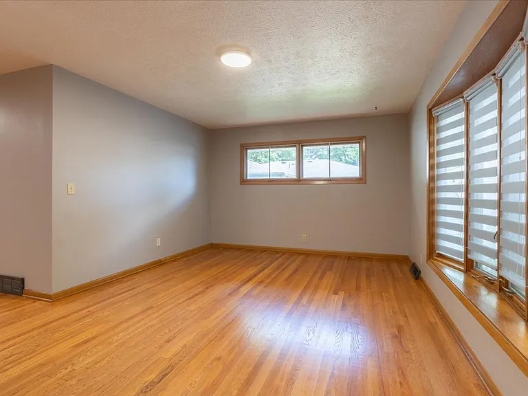 7221 Lexington Ave — Photo 6