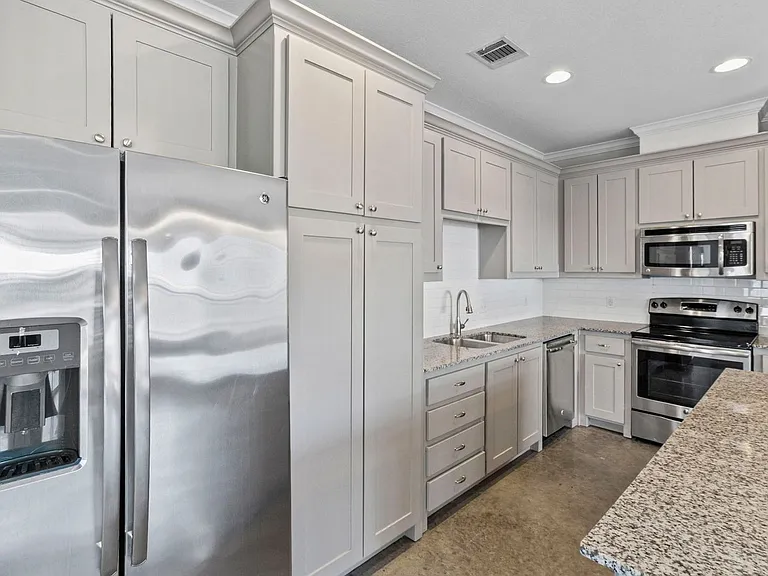 2800 Gordon Ave — Photo 5
