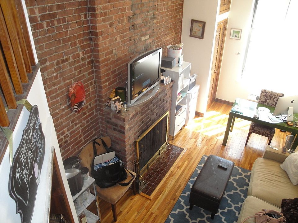 2nd image of 110 W 76th St APT 4R