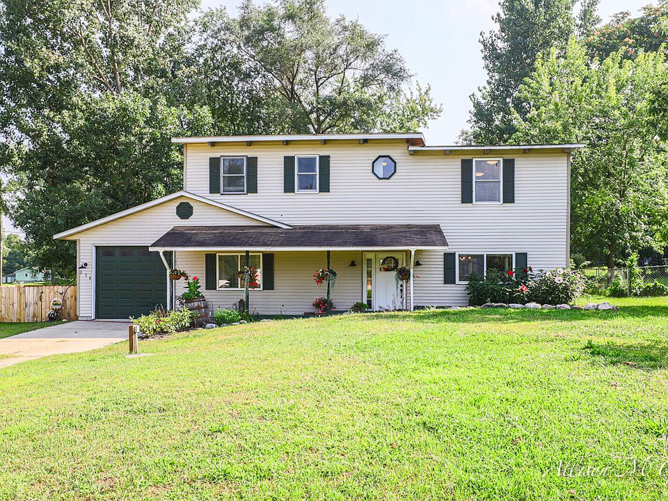 1st image of 376 Fairlane Dr NW