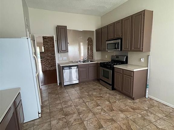 3rd image of 2127 Greencove Ln